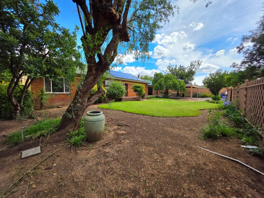 5 Bedroom Property for Sale in Pellissier Free State